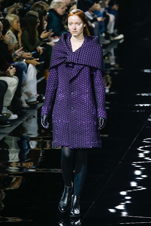 عرض Issey Miyake لخريف وشتاء 2015/2016