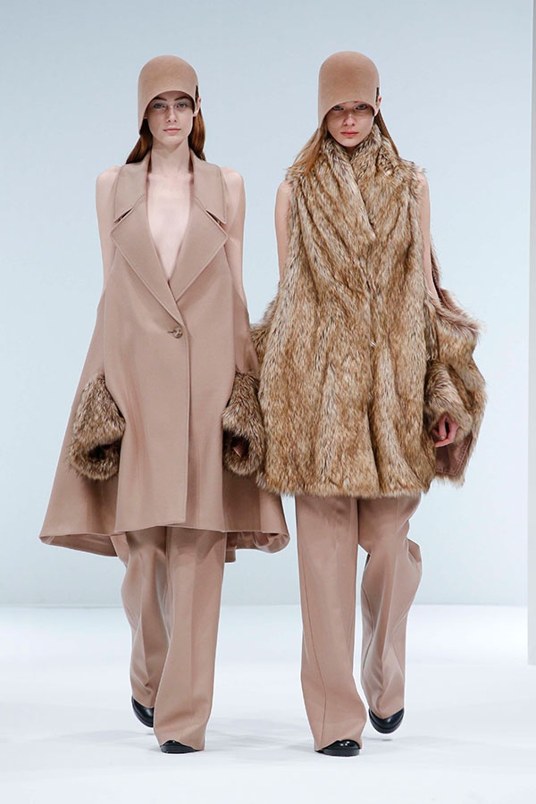 عرض Chalayan لخريف وشتاء 2015/2016