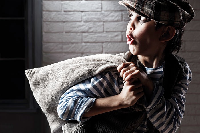 يأخذ أشياء أقرانه: هل ابني سارق!