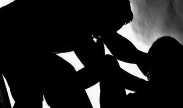 في الإمارات- مدير يهتك عرض فتاة خلال مقابلة عمل