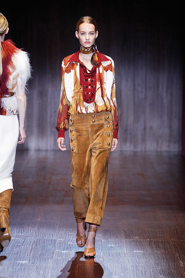 تصاميم تزخر بالألوان Gucci ربيع وصيف 2015