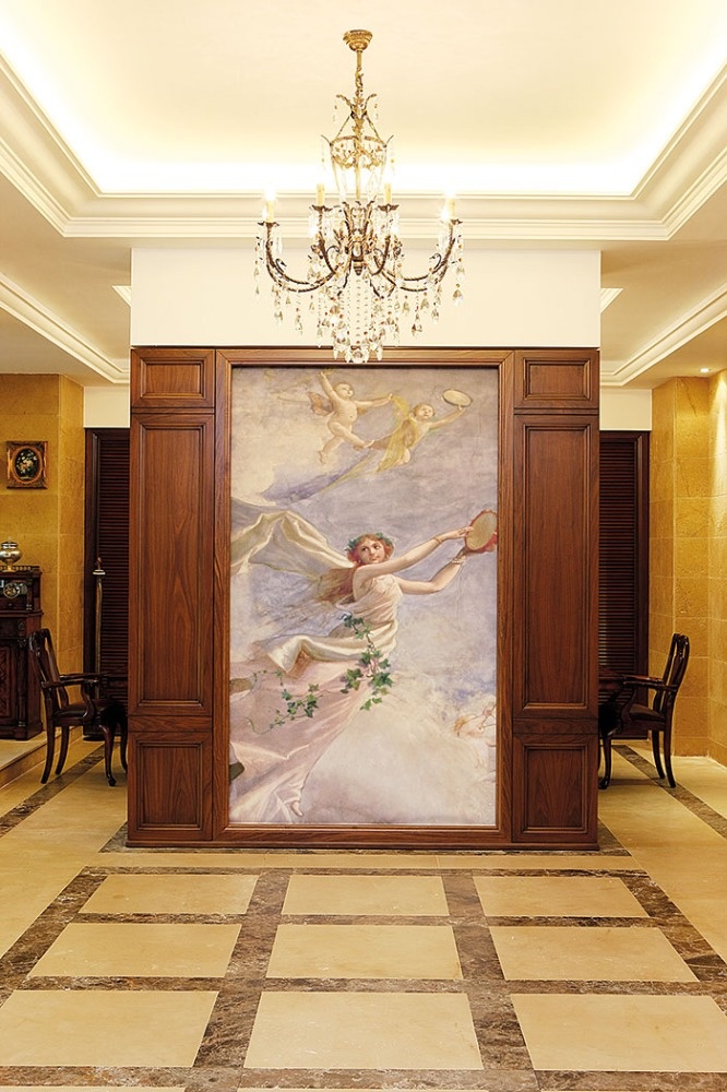 لعبة هندسية مميزة ضمن إضاءات ملوّنة