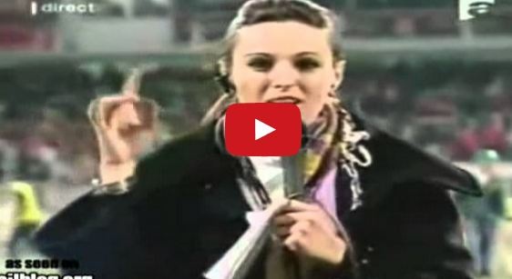 بالفيديو- موقف محرج لمذيعة على الهواء يحصد ٤ مليون مشاهدة