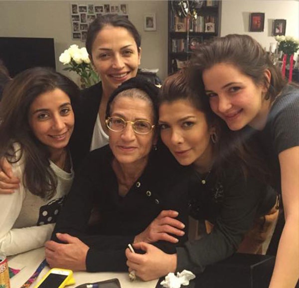 صور من منزل أصالة- بماذا احتفلت مع أمها وأولادها من زواجيها الأول والثاني؟