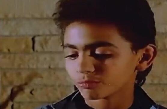 بالفيديو- أول دور سينمائي لتامر حسني عندما كان طفلاً، وعن من قال