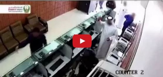 بالفيديو - فلبينية حاولت سرقة محل صرافة بأبوظبي