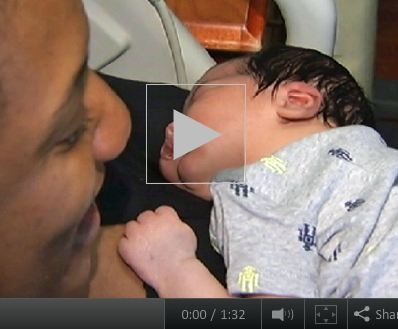 بالفيديو - بعد فشلها فى الوصول لطبيبتها..سيدة تلد طفلها باستخدام تطبيق 