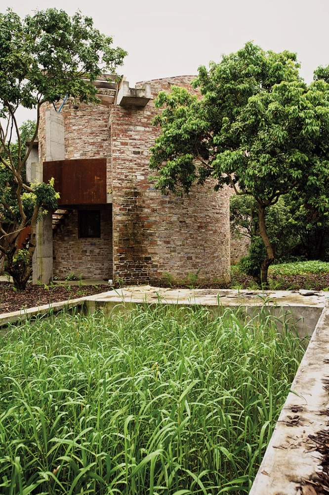 قرية في منزل: «تيموتي أولتون» يوقع منزل «القبّة» في الجنوب الصيني