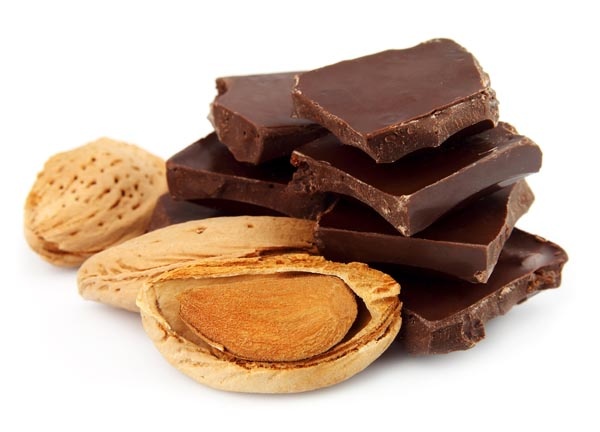 الشوكولا بالحليب واللوز لتعزيز الطاقة