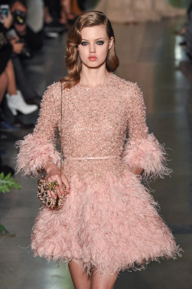 بالصور- 8 فساتين من عروض 2015 ستبدين فيها أميرة