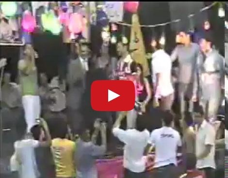 شاهد - شيرين ترقص بـ«العباية» في فرح شعبي مع أحمد سعد.. ومتابعون: «فضيحة»