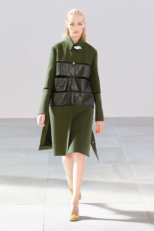 اللون العسكري Khaki With Envy
