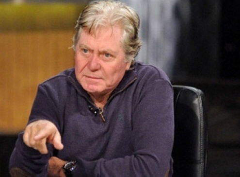 خاص لها- حقيقة خلاف حسين فهمي وميرفت أمين بسبب ابنتهما