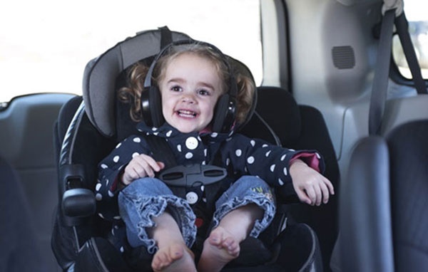 اجعلي من السفر مع طفلك لأول مرة في السيارة آمناً مع هذه النصائح