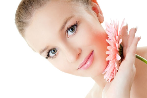 10 طرق طبيعية للحصول على خدود وردية