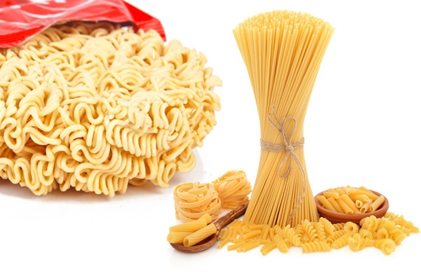 أيهما أخف: الباستا أم النودلز؟