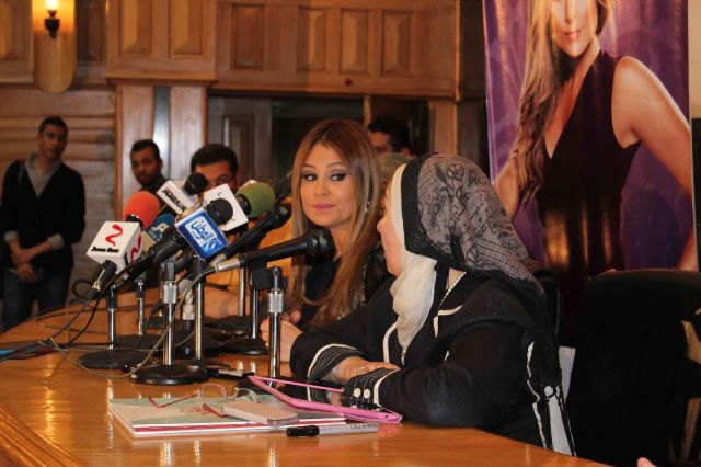 قصة الرسائل التي اعترف فيها البعض لكارول سماحة بأنها أبكتهم