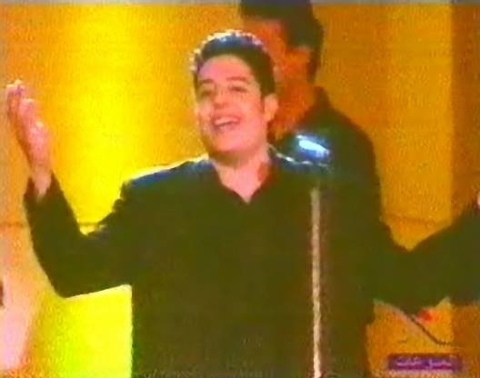 شاهدوا كيف كان شكل محمد حماقي من 17 عاماً؟