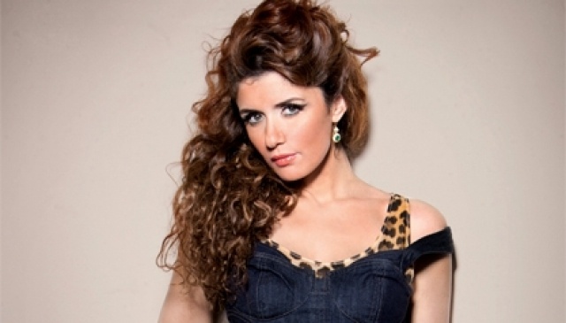 ماذا قال أصدقاء غادة عادل لها عن صورتها مع ابنتها؟ وكيف ردت عليهم؟