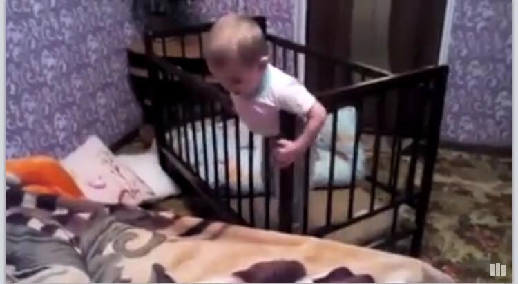 بالفيديو- يمكن القول إنه من أذكى الأطفال في العالم!