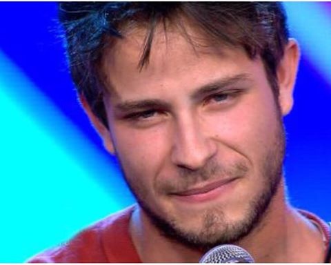 بعد الغزل، ماذا طلبت إليسا من شاب أعجبتها عيناه أن يفعل؟؟