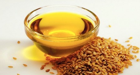 يخفي التجاعيد ويعالج الشعر، ما هو هذا الزيت الملقّب بالذهب السائل؟