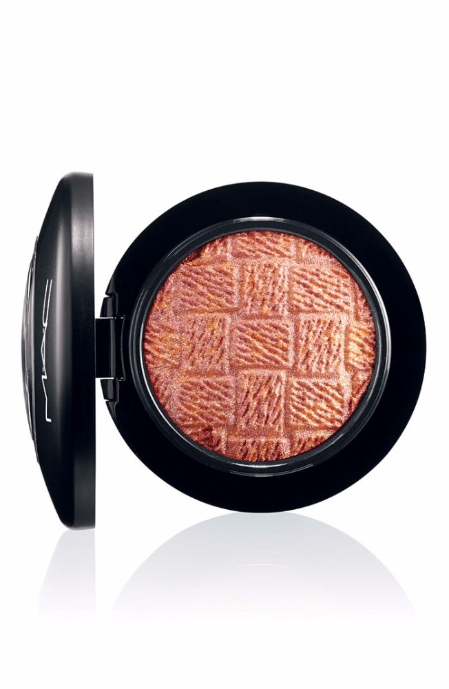 إطلالة مضيئة ومشرقة مع مجموعة Lightness Of Being من M.A.C