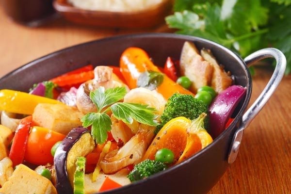 تناولي هذه الخضر نيئة وتلك مطهوّة!