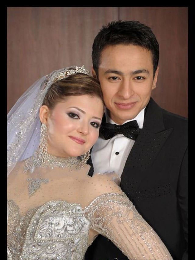 لماذا نشر حمادة هلال صورة مع زوجته؟