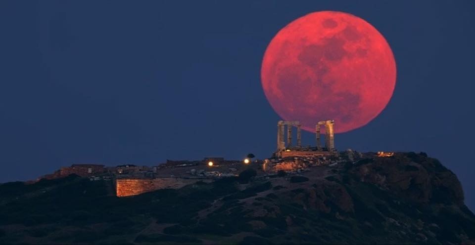 اليوم، القمر يتحوّل دموياً يليه 