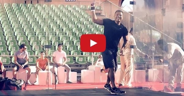 بالفيديو : عمرو دياب يمارس اللعبة التي كان يتمنى احترافها فما هي؟