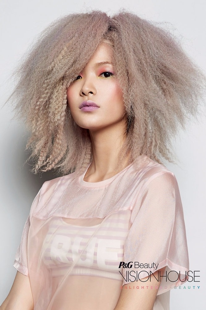 4 إطلالات عصرية من خبيرة التجميل العالمية بات ماك غراث