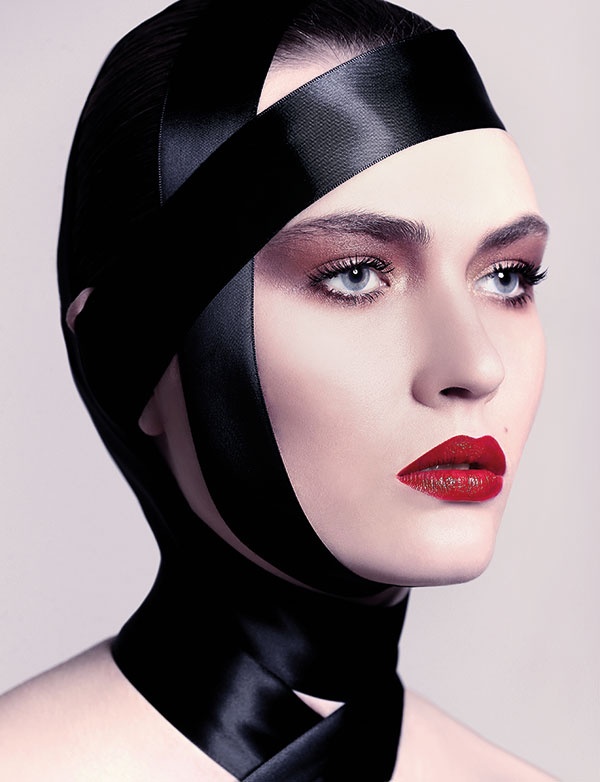 جمال ربيعي مغلف بالأشرطة