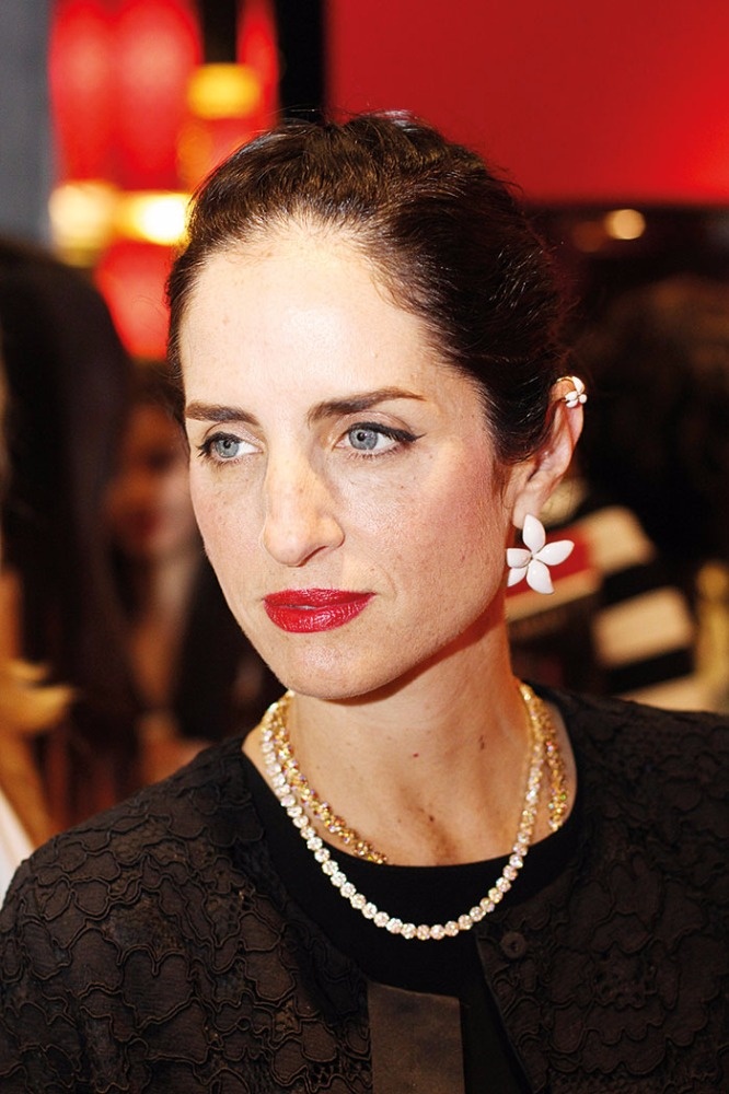 Falling Jasmine تدخل Carolina Herrera إلى عالم المجوهرات