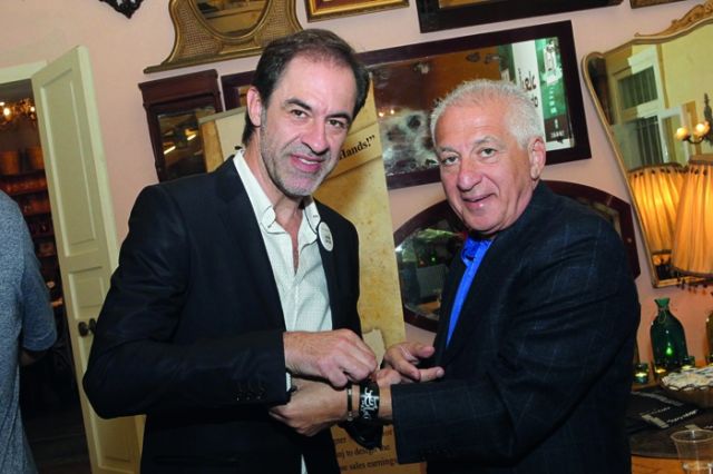 Solidarity Bracelet لمكافحة العنف ضد المرأة