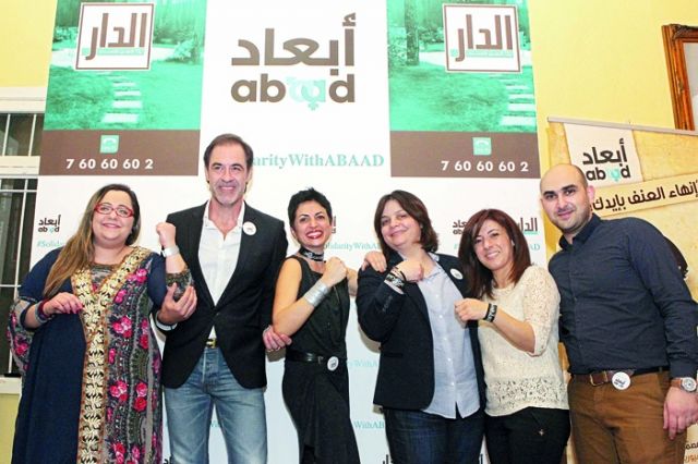 فريق عمل «أبعاد» يتوسطهم المصمم مارزيو فيوريني
