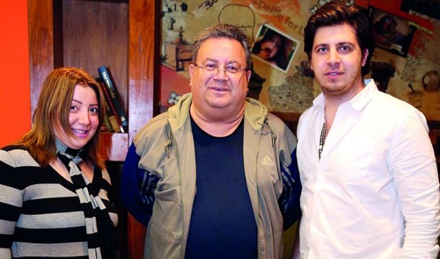 محمد قماح ووالده وشقيقته دينا