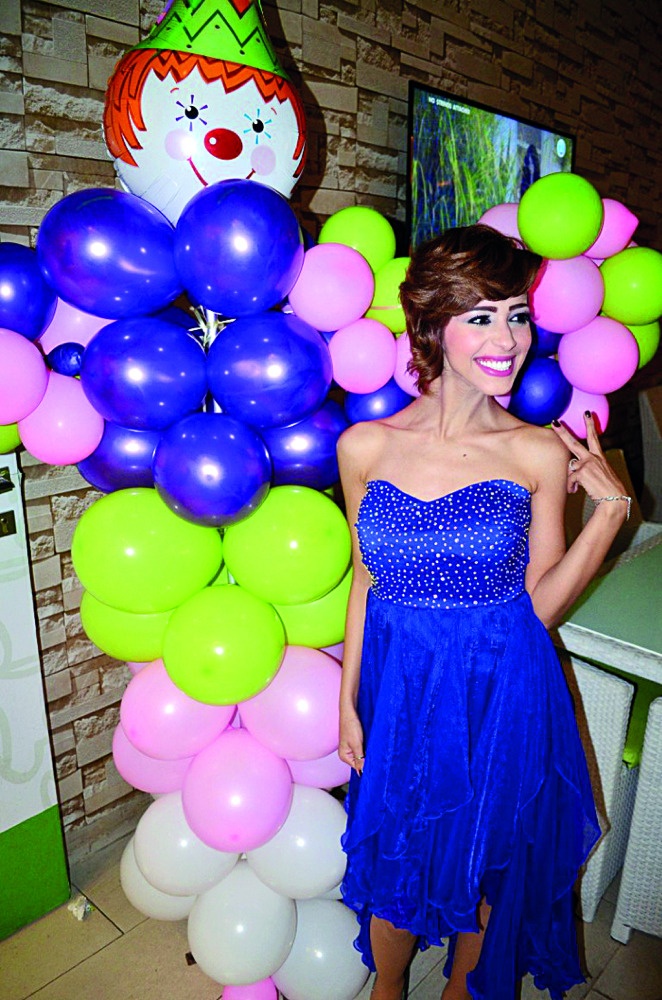 فانز رنا سماحة يحتفلون بعيد ميلادها