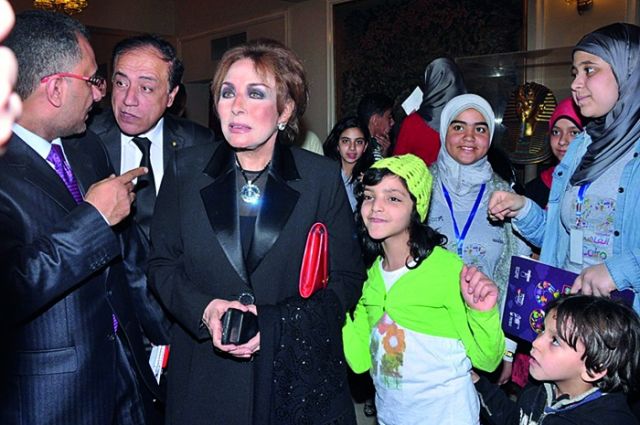 لبنى عبدالعزيز