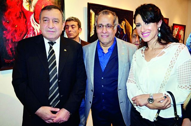 حسين نوح يرحّب بحنان مطاوع وعصام شرف