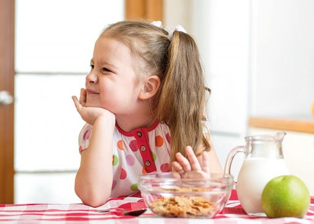الأطفال الانتقائيون بالغذاء عادة منتشرة تقلق الأمهات