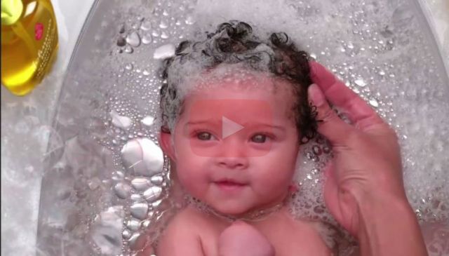 بالفيديو - ربما يكون أجمل مشهد استحمام لطفل...مع جونسون Johnson’s يمكن أن تضيفي الكثير إلى حمام طفلك!