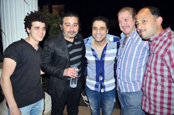 أحمد عزمي والمخرج عمرو عبدالعزيز وأسرة الفيلم