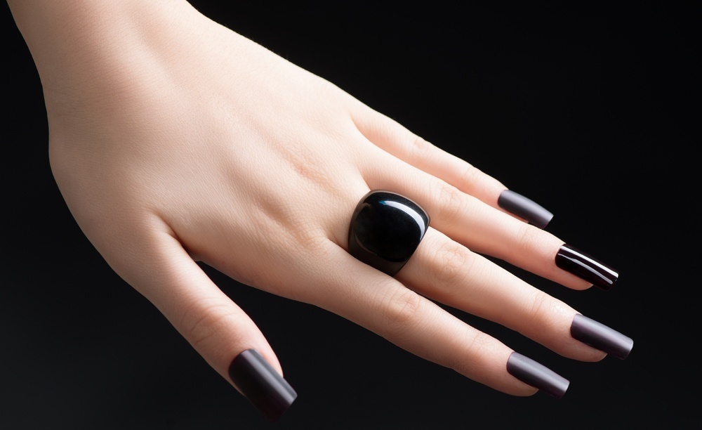 البخار الساخن لأظافر باهتة غير لماعة