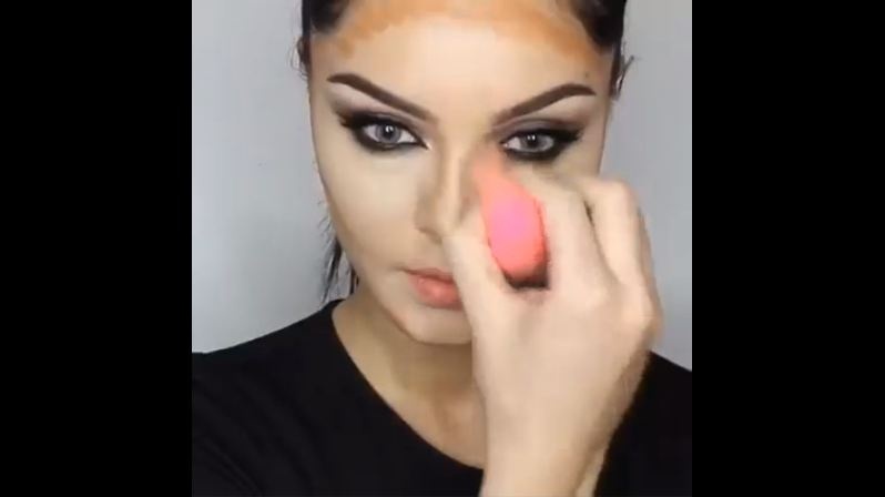 بالفيديو- فتاة تشعل يوتيوب بأسهل طريقة لوضع 