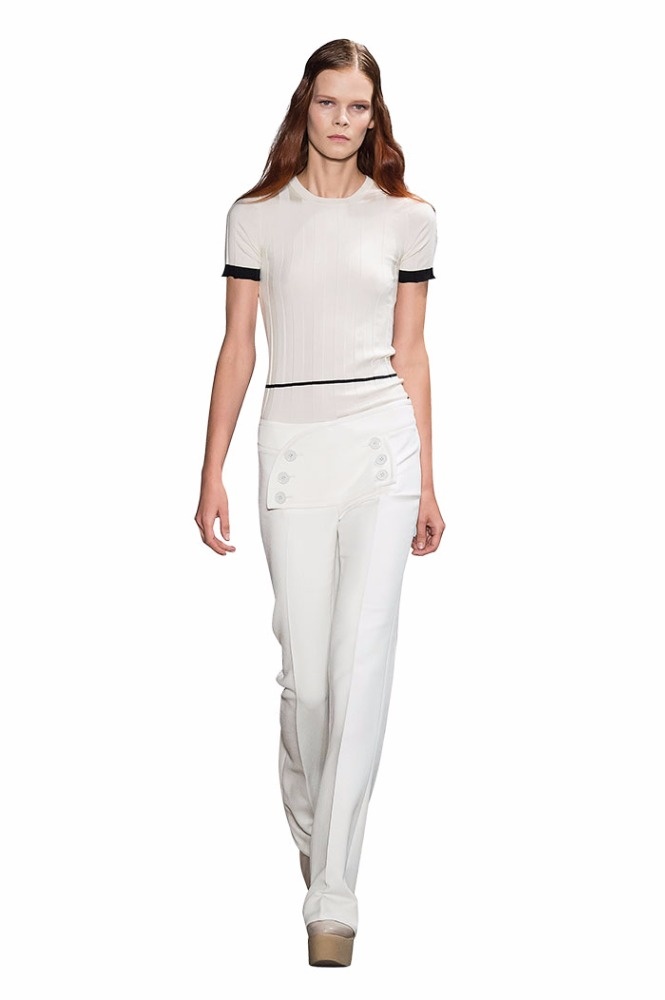 White Pants السروال الأبيض ضروري في خزانتك