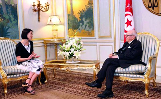 وزيرة الثقافة الفرنسية تتجوّل في تونس