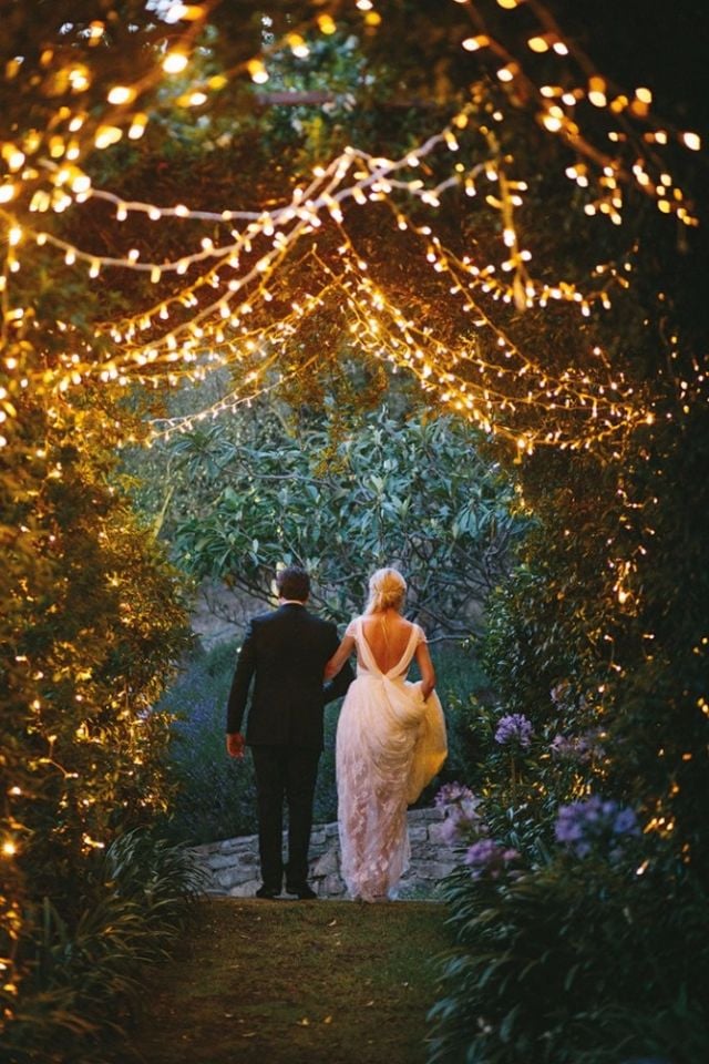 تنسيقات ناعمة من الأزهار تُلبس المكان حلّة البهجة
