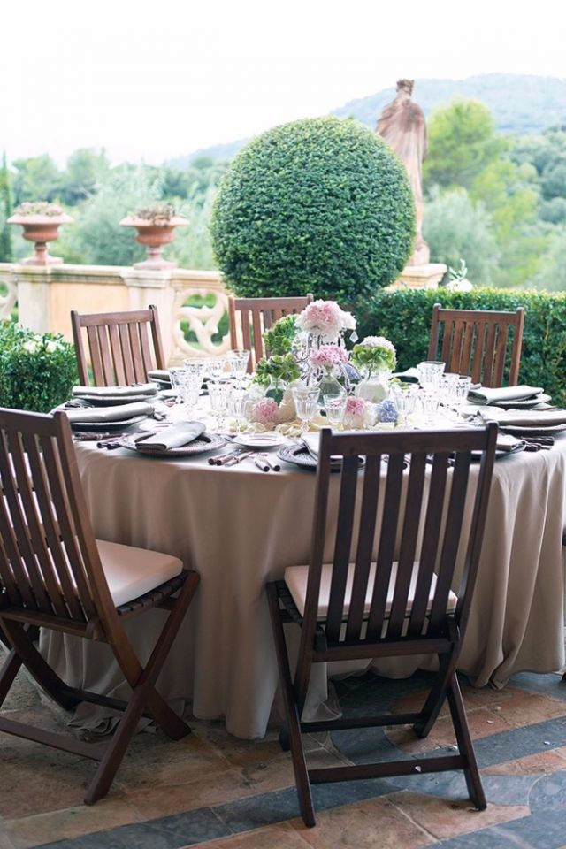 باتجاه مكان الاحتفال
