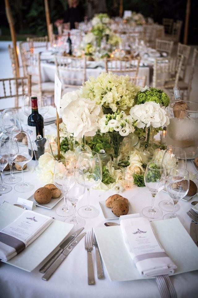 مشهد لزينة المائدة
